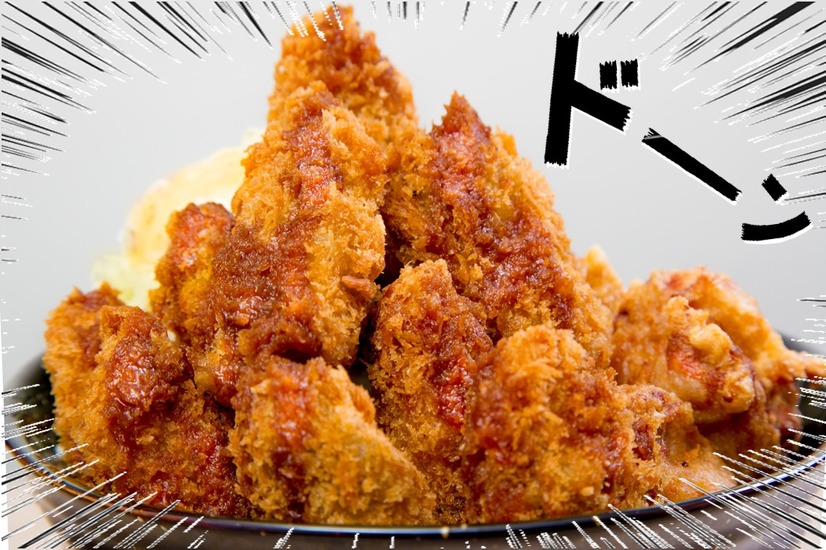 ガスト、カキフライと唐揚げを豪快に盛りつけた丼！その名も「特盛カキからドーーン」