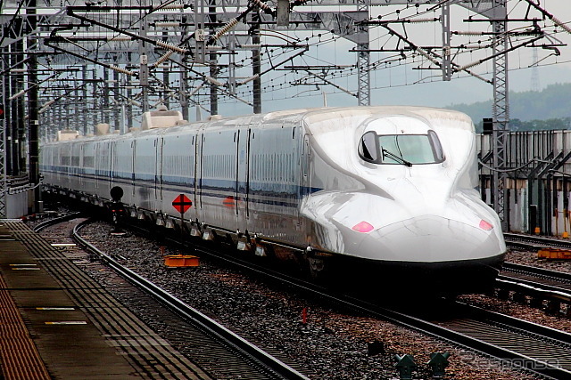 山陽新幹線は12月22日から全ての区間で携帯電話を利用できるようになる。