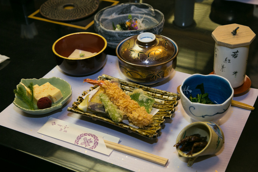 川魚や山の幸の料理を味わえる