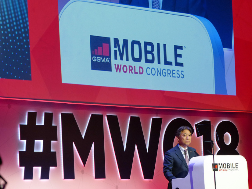 「MWC 2018」の基調講演に登壇した、ドコモの吉澤和弘社長