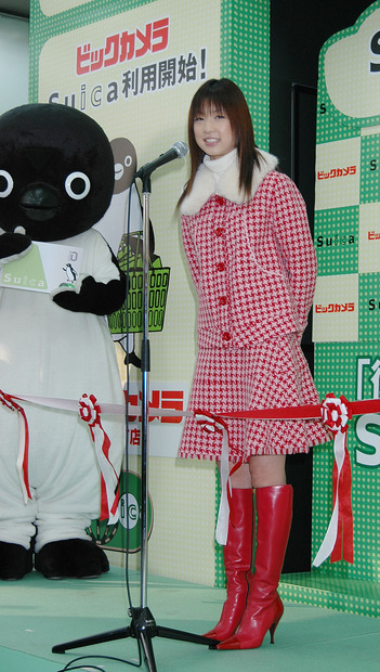 ビックカメラ有楽町店 Suicaショッピングサービス開始 人気アイドルの小倉優子も来店 6枚目の写真 画像 Rbb Today