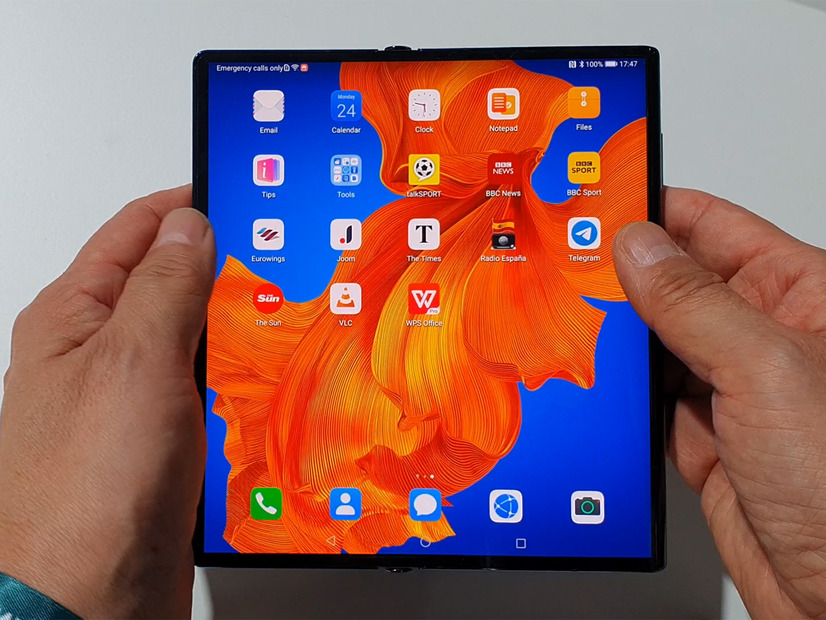 ファーウェイの折りたたみスマートフォン「Mate Xs」の画面を開閉してみた