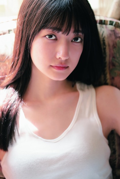 欅坂46 守屋茜 印象的なマシュマロ肌を披露 グラビアも特大ページ 6枚目の写真 画像 Rbb Today