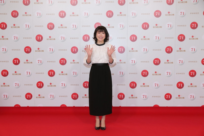 【NHK紅白歌合戦】“ご当地ソングの女王”水森かおり、巨大衣装を着たステージを予告!