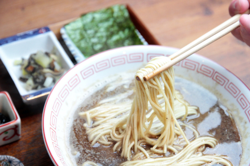 「栗」&「秋刀魚」味の斬新なラーメンが登場!「炭火焼濃厚中華そば 奥倫道」実食レポ!