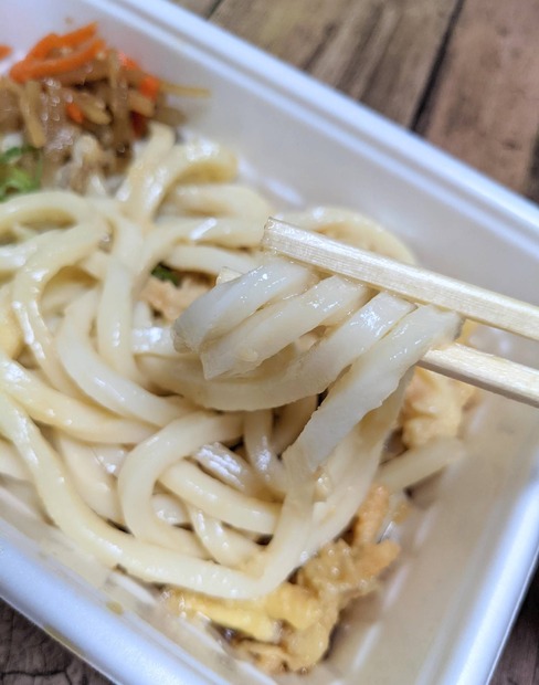 丸亀製麺の“秋の新商品”3種類を実食！ TOKIOの松岡昌宏と共同開発した『トマたまカレーうどん』など