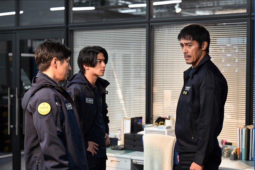 （左から）高橋光臣、横浜流星、阿部寛『DCU』(TBS)