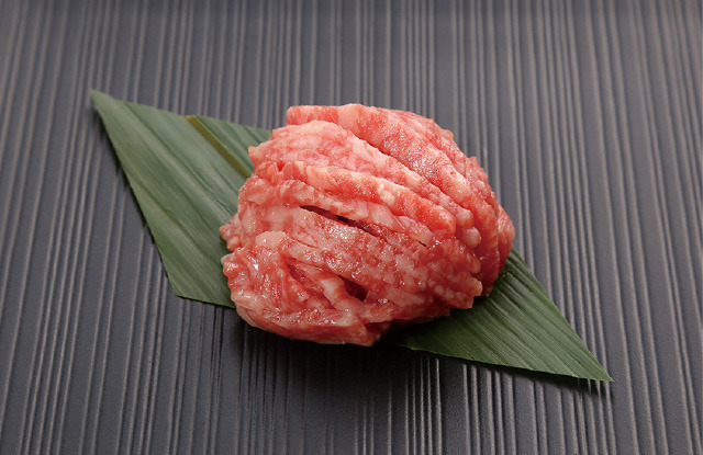 和牛焼肉店 牛の達人が贈る！極上生肉を贅沢に使用した「極 刺身」【8月15日は