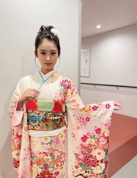 写真は井本彩花の公式Instagramから（※写真は所属事務所より掲載許諾をもらってます）