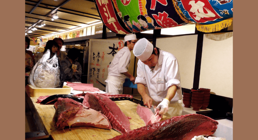 横浜みなとみらい 万葉倶楽部で人気イベント「マグロ解体ショー」年末年始も開催