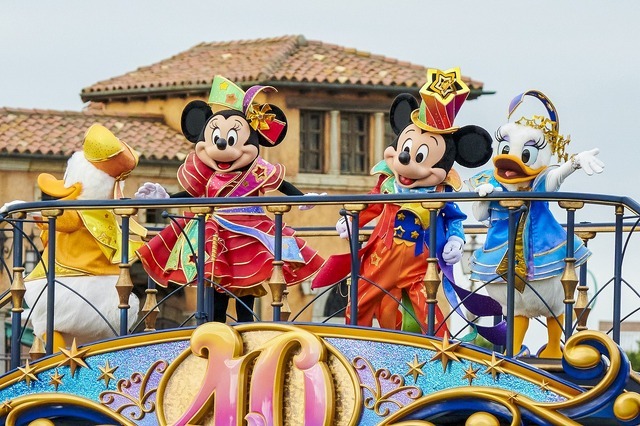 東京ディズニーシー「レッツ・セレブレイト・ウィズ・カラー」As to Disney artwork, logos and properties： (C) Disney