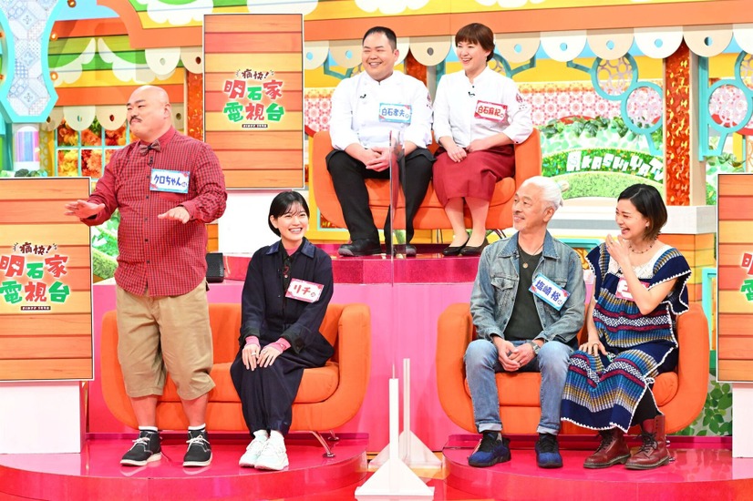 （前列左から）クロちゃん、リチ、塩崎裕さん、ユナさん夫妻      （後列左から）白石孝夫さん、麻紀さん夫妻（C）MBS