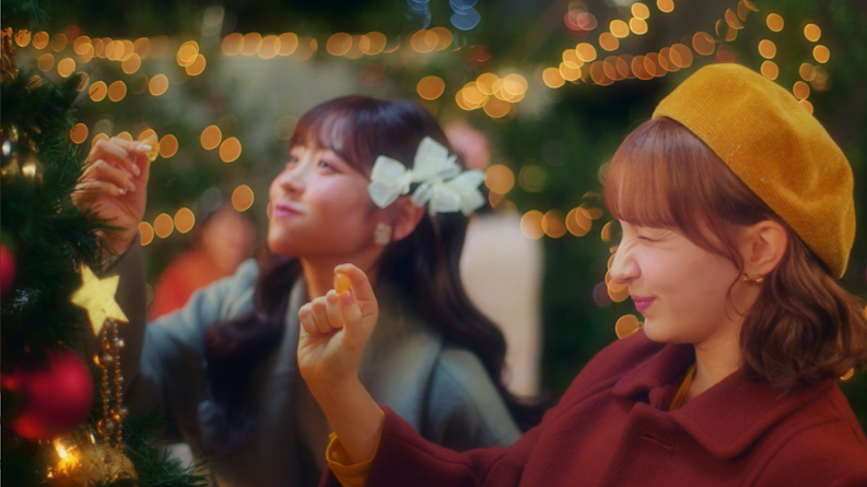 FRUITS ZIPPERが出演するWebCM「明治のグミときらめくクリスマス」篇