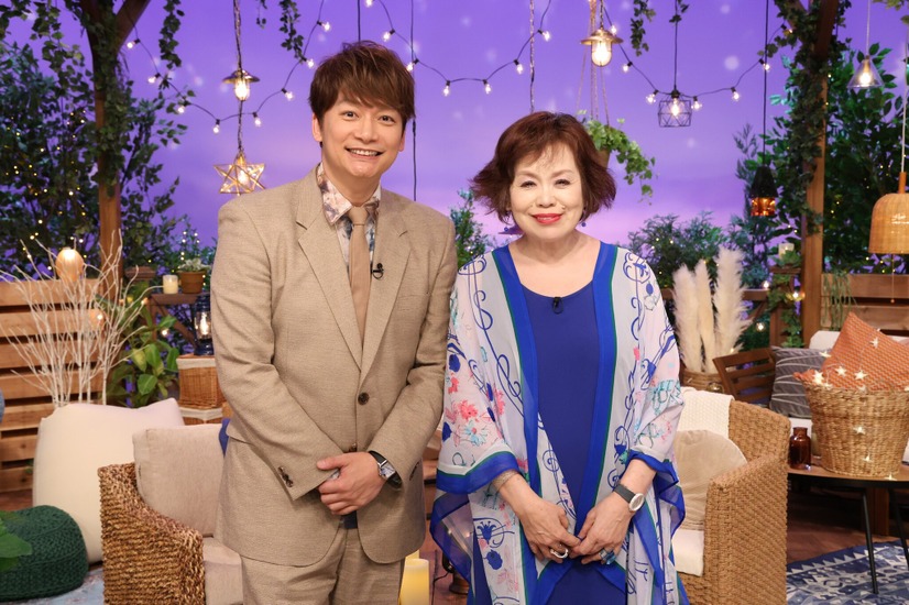 香取慎吾、上沼恵美子がMCを務める特別番組『星になったスターたち』　(C)フジテレビ