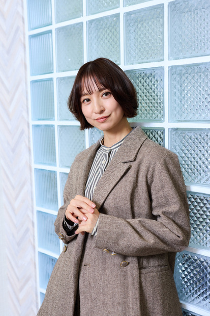 縦型ショートドラマ『元カレ図鑑』に出演する篠田麻里子