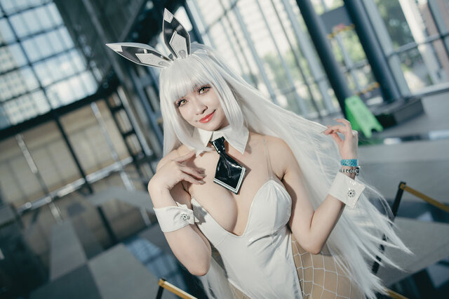 ブラン『勝利の女神：NIKKE』／Chooi Kai Xien（ Instagram：kingangelcosplay_）