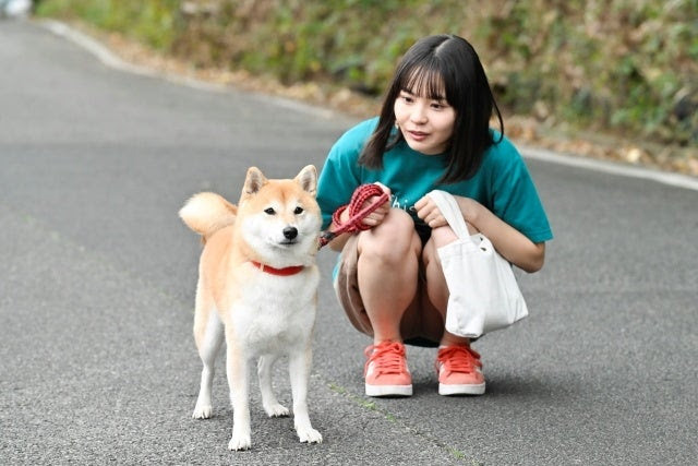 （左から）のこ、新谷ゆづみ　（C）田岡りき／小学館／フジテレビ