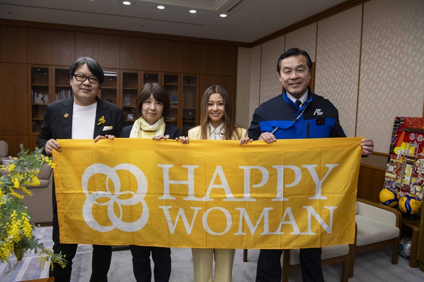 石川県庁 小川孔一HAPPY WOMAN代表、八田ともこ石川県議会議員、馳浩石川県知事と共に撮影