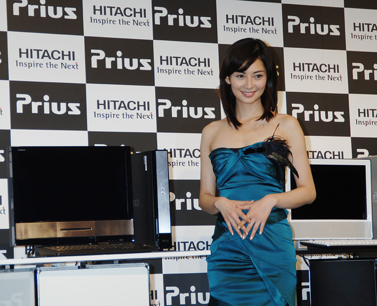 　日立製作所は31日、一般向けPCの新製品「Prius N」シリーズ9モデルを発表した。都内で開催された発表会には、Priusのブランドキャラクターである女優の伊東美咲も登場し、Priusの新ラインアップをPRした。