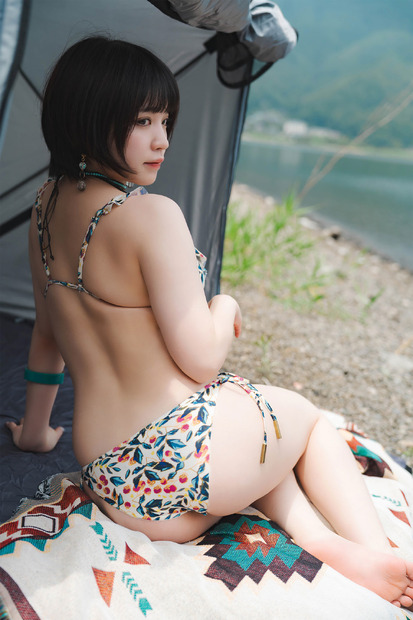 撮影:鈴木ゴータ ヘアメイク:哘絵美子 スタイリング:菊池文子