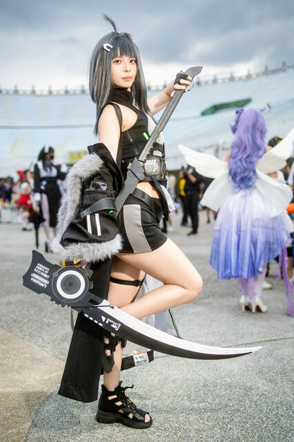 ラ・プルマ『アークナイツ』/牧七(Instagram:makina_cosplay)