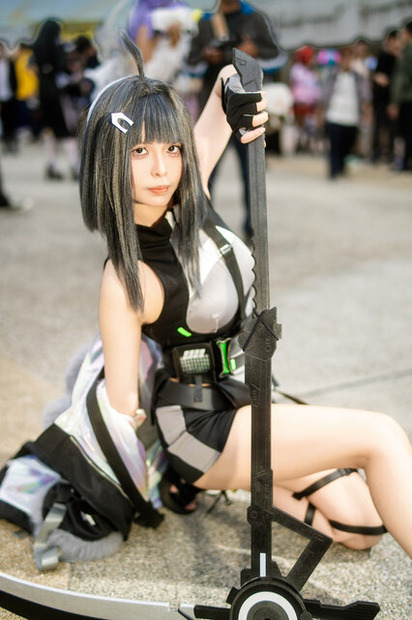 ラ・プルマ『アークナイツ』/牧七(Instagram:makina_cosplay)