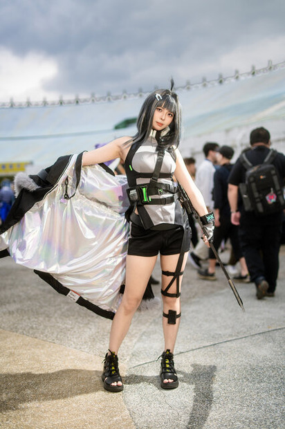 ラ・プルマ『アークナイツ』/牧七(Instagram:makina_cosplay)