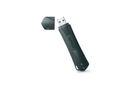 USBメモリのような外観、スティックタイプの超小型外付けSSD 画像