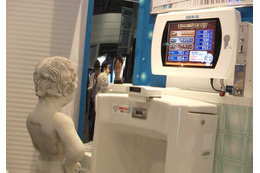 【Interop Tokyo 2011（Vol.17）：動画】セガが目をつけたサイネージビジネスの穴場は“トイレ”だった 画像