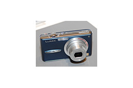 松下、広角28mmの3.6倍ズームを搭載した世界最薄デジカメ「LUMIX DMC-FX30」 画像