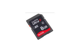 サンディスク、カードリーダーが付属する8GBのSDHCメモリーカード——Class 4に対応 画像