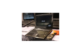 【CES 2008 Vol.14】新型Eee PC？ ではなく普通の新型PCだったASUS U2E 画像