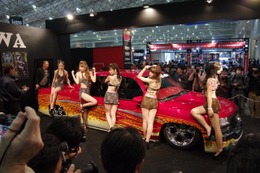 【東京オートサロン 2015】アイワ、今年も過激コンパニオン 画像