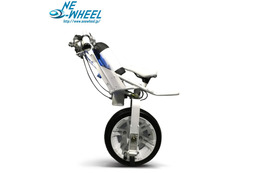 滋賀発！重心移動で運転する電動一輪車「ONEWHEEL」、公道で走行テスト