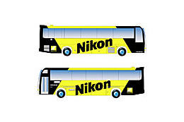 ニコンのラッピングバスが大阪・伊丹空港に登場 画像