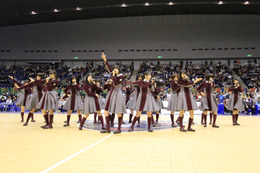 欅坂46、4000人のバスケファンを前に新曲「二人セゾン」披露 画像
