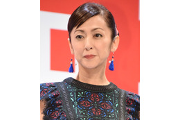 斉藤由貴、50代医師との手つなぎ不倫疑惑に坂上忍「なんで疑われるような行動を取るのか」 画像