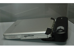 ［WPC 2004］東芝も燃料電池搭載の次世代ノートPCを参考出品 画像