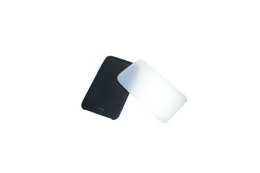 最新iPodシリーズのシリコンケース——液晶保護フィルムとストラップが付属 画像