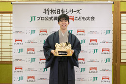 藤井棋聖、本日18歳の誕生日！クオリティ高すぎバースデーケーキ贈呈 画像