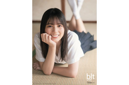 日向坂46・小坂菜緒、彼女感あふれるグラビア披露！ 画像