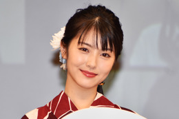 浜辺美波、理想の結婚を語る「会った瞬間『カーン！カーン！』と鐘が鳴る」 画像