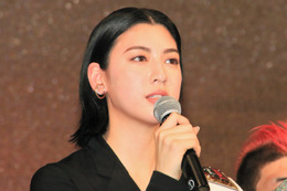 三吉彩花、ストレス発散法はアジをさばくこと！マイ包丁は4種類 画像