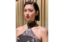 三吉彩花、「話題女優賞」を受賞！エレガントなドレスにも「いいね」多数 画像