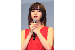 池田エライザ、念願のショートヘアに！「願い続けて13年……心地いい」 画像