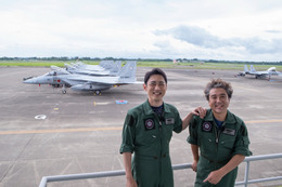 小泉孝太郎、ムロツヨシに「F-15戦闘機」チャーター！すさまじいGの世界に......？！ 画像