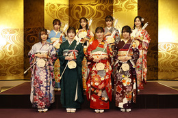 乃木坂46メンバー8名が乃木神社で新成人式！艶やかな晴れ着姿を披露 画像