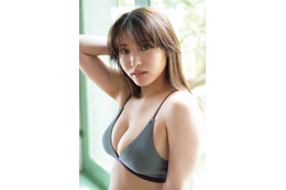 古田愛理、10代ラストの撮り下ろしグラビアで大人モード開眼 画像