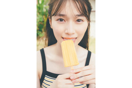 櫻坂46・守屋麗奈、アイスキャンディを可愛くペロり 画像