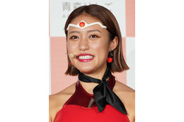 王林、りんごウーマン衣装で格好よくキメる！走る姿にファンは複雑 画像